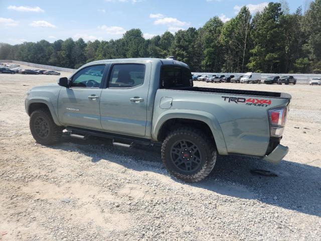 3TYCZ5AN5NT099109 - 2022 TOYOTA TACOMA DOUBLE CAB GRAY photo 2