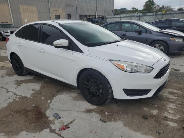 1FADP3F23FL217952 - 2015 FORD FOCUS SE WHITE photo 4