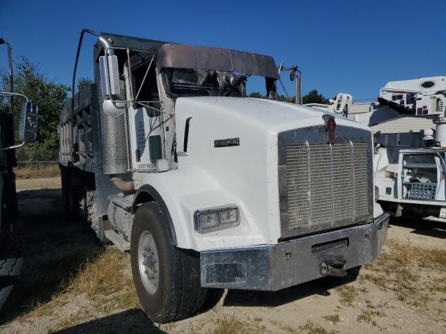 1NKDLU9X01J868154 - 2001 KENWORTH CONSTRUCTI T800 WHITE photo 1