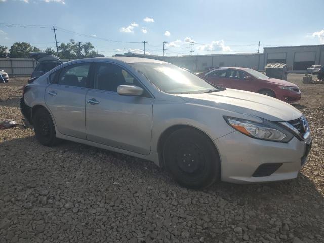 1N4AL3AP7JC476941 - 2018 NISSAN ALTIMA 2.5 Srebrny zdjęcie 4