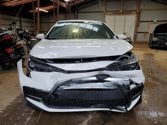 5YFB4MBE5NP123383 - 2022 TOYOTA COROLLA SE WHITE photo 5