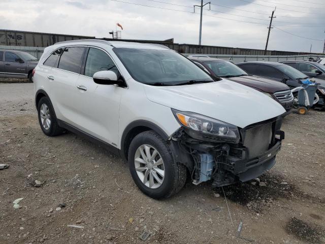 5XYPGDA30JG431847 - 2018 KIA SORENTO LX WHITE photo 4