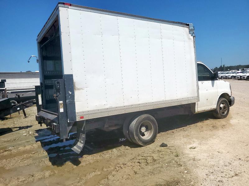 1GBHG31C991183337 - 2009 CHEVROLET EXPRESS G3 WHITE photo 3