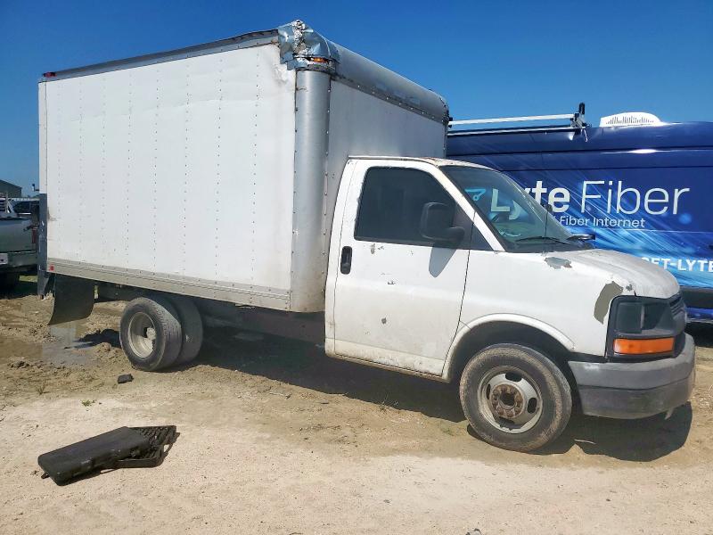 1GBHG31C991183337 - 2009 CHEVROLET EXPRESS G3 WHITE photo 4