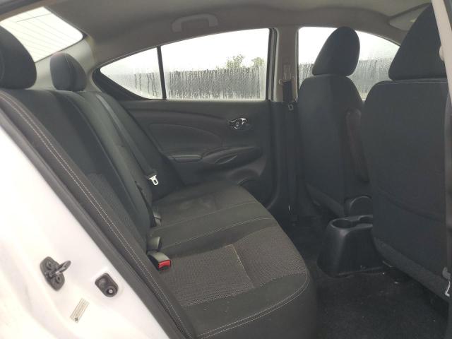 3N1CN7APXJL846128 - 2018 NISSAN VERSA S Weiß Foto 10