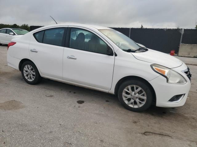 3N1CN7APXJL846128 - 2018 NISSAN VERSA S Weiß Foto 4