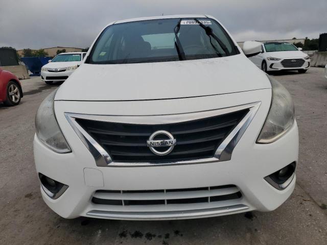 3N1CN7APXJL846128 - 2018 NISSAN VERSA S Weiß Foto 5