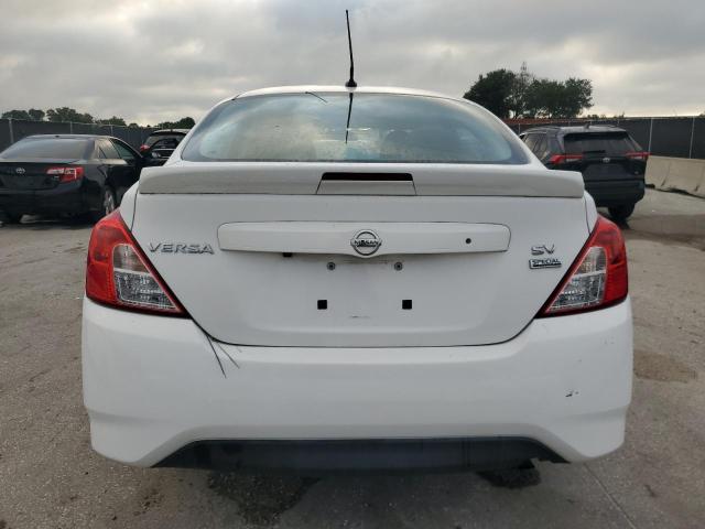 3N1CN7APXJL846128 - 2018 NISSAN VERSA S Weiß Foto 6