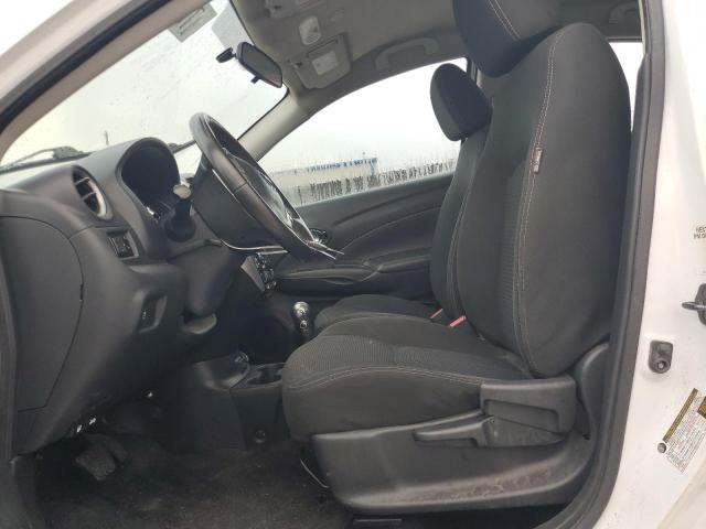 3N1CN7APXJL846128 - 2018 NISSAN VERSA S Weiß Foto 7