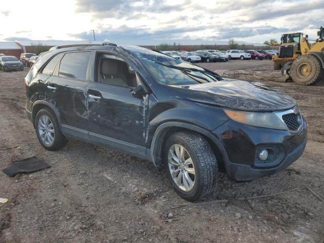 5XYKU3A10BG035379 - 2011 KIA SORENTO EX BLACK photo 4