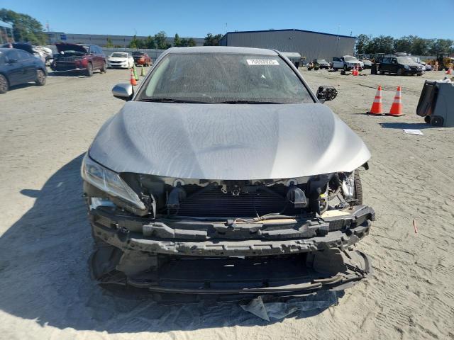 4T1C11AKXMU605671 - 2021 TOYOTA CAMRY LE 银色 照片 5