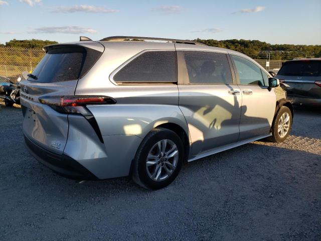 5TDJRKEC2PS146951 - 2023 TOYOTA SIENNA XLE 银色 照片 3
