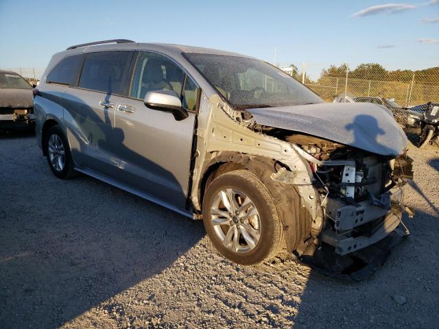 5TDJRKEC2PS146951 - 2023 TOYOTA SIENNA XLE 银色 照片 4