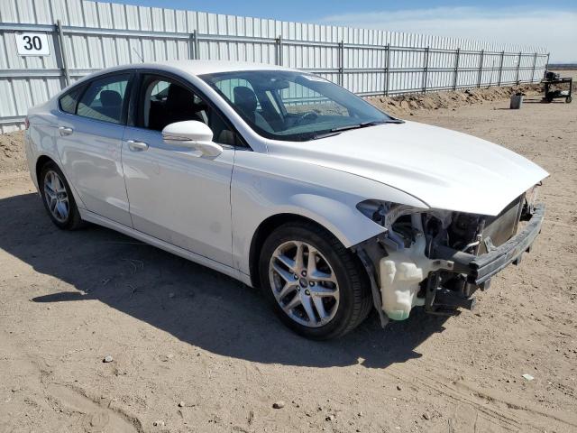 3FA6P0H76GR256280 - 2016 FORD FUSION SE WHITE photo 4