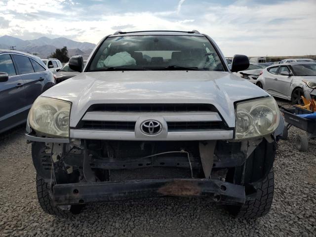 JTEBU14RX40049638 - 2004 TOYOTA 4RUNNER SR5 SILVER photo 5