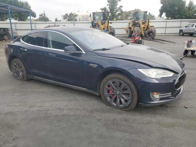 5YJSA1H18EFP52207 - 2014 TESLA MODEL S ლურჯი ფოტო 4