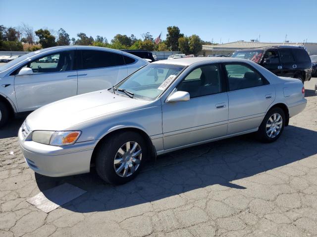 JT2BG22K8Y0502628 - 2000 TOYOTA CAMRY CE SILVER photo 1