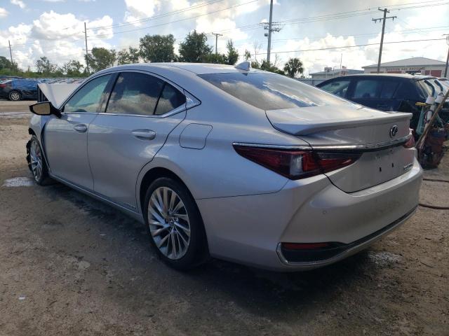 58AE21B15LU006065 - 2020 LEXUS ES 300H LUXURY SILVER photo 2