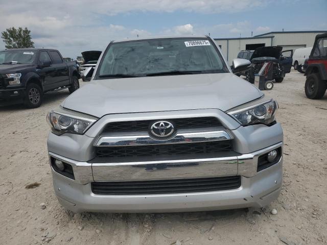 JTEBU5JR1G5405574 - 2016 TOYOTA 4RUNNER SR5/SR5 PREMIUM SILVER photo 5