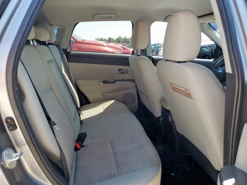 JA4AP3AU6JU011124 - 2018 MITSUBISHI OUTLANDER ES رمادي صورة 11