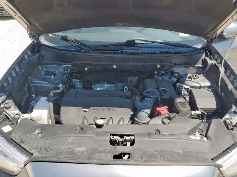 JA4AP3AU6JU011124 - 2018 MITSUBISHI OUTLANDER ES رمادي صورة 12