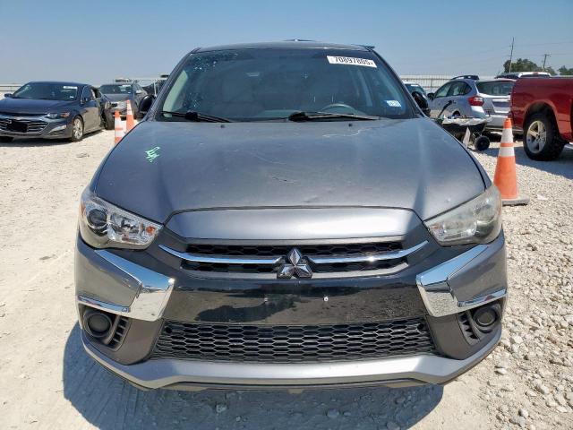JA4AP3AU6JU011124 - 2018 MITSUBISHI OUTLANDER ES رمادي صورة 5