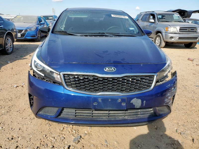 3KPFK4A73JE262174 - 2018 KIA FORTE LX BLUE photo 5