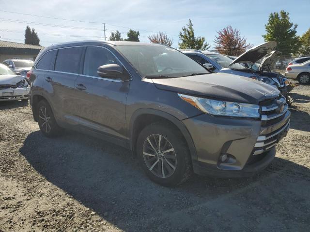 5TDJZRFH9KS573104 - 2019 TOYOTA HIGHLANDER SE GRAY photo 4