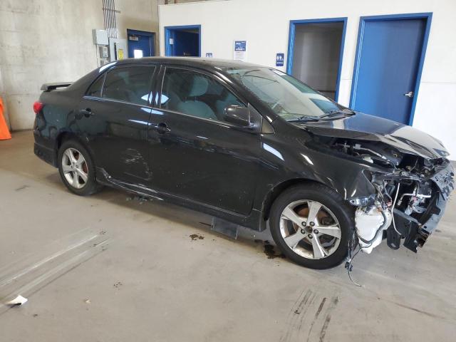 2T1BU4EE8DC990383 - 2013 TOYOTA COROLLA BASE შავი ფოტო 4