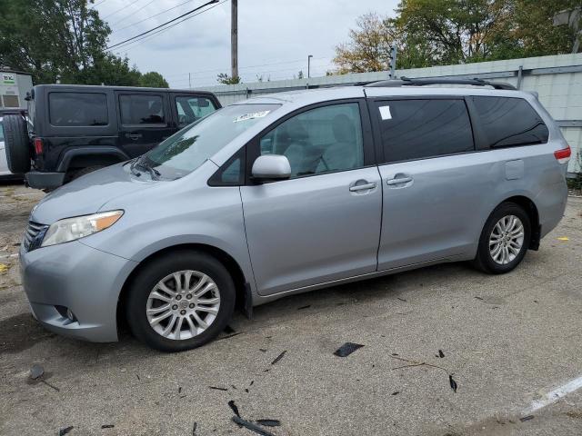 5TDYK3DC8DS285813 - 2013 TOYOTA SIENNA XLE BLUE photo 1