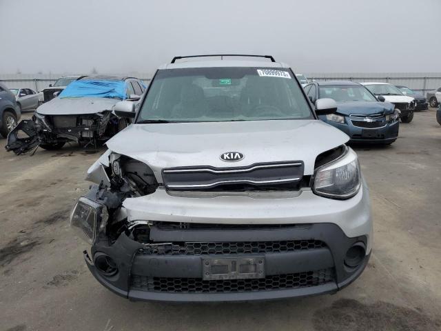 KNDJN2A23J7575655 - 2018 KIA SOUL SILVER photo 5