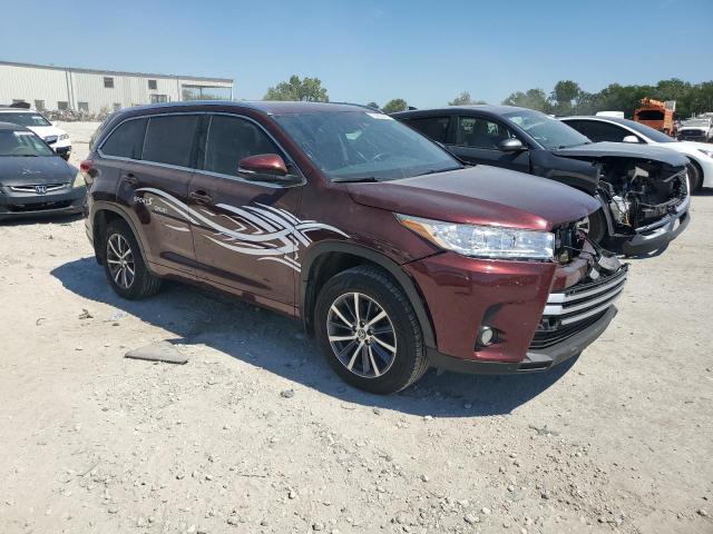 5TDJZRFHXJS899220 - 2018 TOYOTA HIGHLANDER SE Bordeaux photo 4