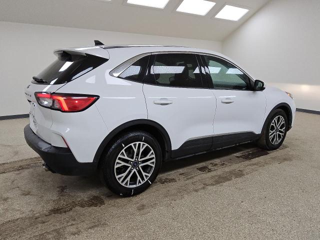 1FMCU0H6XNUA21931 - 2022 FORD ESCAPE SEL WHITE photo 3
