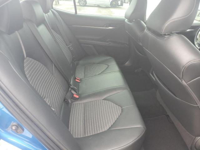 4T1B11HK1JU018501 - 2018 TOYOTA CAMRY L BLUE photo 10