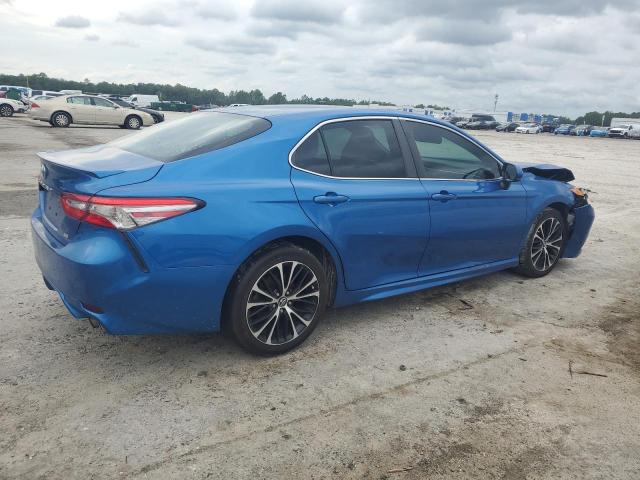 4T1B11HK1JU018501 - 2018 TOYOTA CAMRY L BLUE photo 3