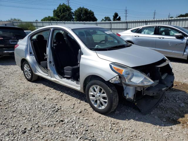 3N1CN7AP2KL817840 - 2019 NISSAN VERSA S ვერცხლისფერი ფოტო 4