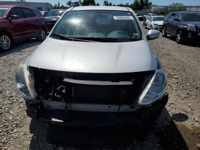 3N1CN7AP2KL817840 - 2019 NISSAN VERSA S ვერცხლისფერი ფოტო 5