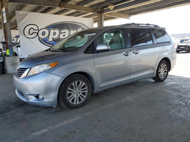 2011 TOYOTA SIENNA XLE, 