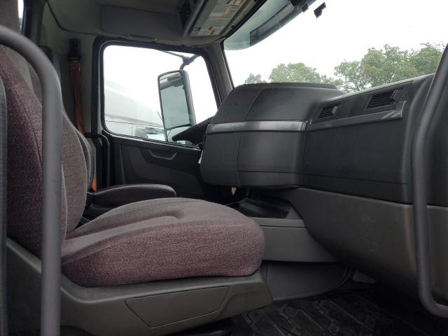 4V4WC9EG8KN208892 - 2019 VOLVO VNR 白色 照片 5