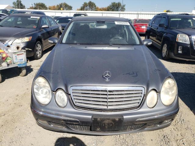 WDBUF83J55X178647 - 2005 MERCEDES-BENZ E 500 4MATIC GRAY photo 5