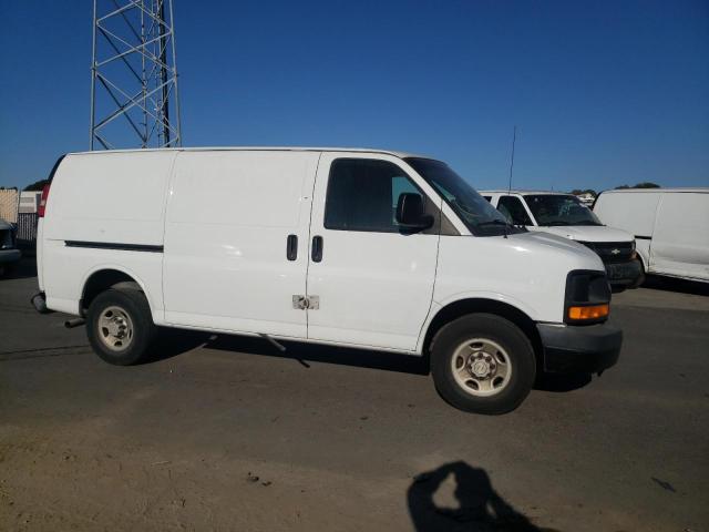 1GCGG25CX81215691 - 2008 CHEVROLET EXPRESS G2 WHITE photo 4