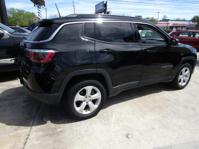 3C4NJDBB5JT1473XX - 2018 JEEP COMPASS LATITUDE Czarny zdjęcie 4
