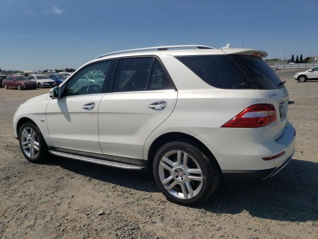 4JGDA5HB5CA052252 - 2012 MERCEDES-BENZ ML 350 4MATIC WHITE photo 2
