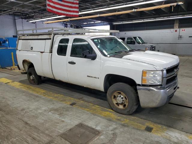 1GCHC29K27E577801 - 2007 CHEVROLET SILVERADO C2500 HEAVY DUTY WHITE photo 4