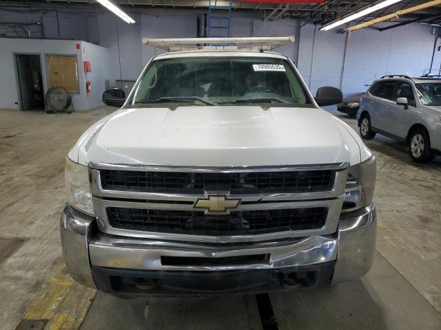 1GCHC29K27E577801 - 2007 CHEVROLET SILVERADO C2500 HEAVY DUTY WHITE photo 5