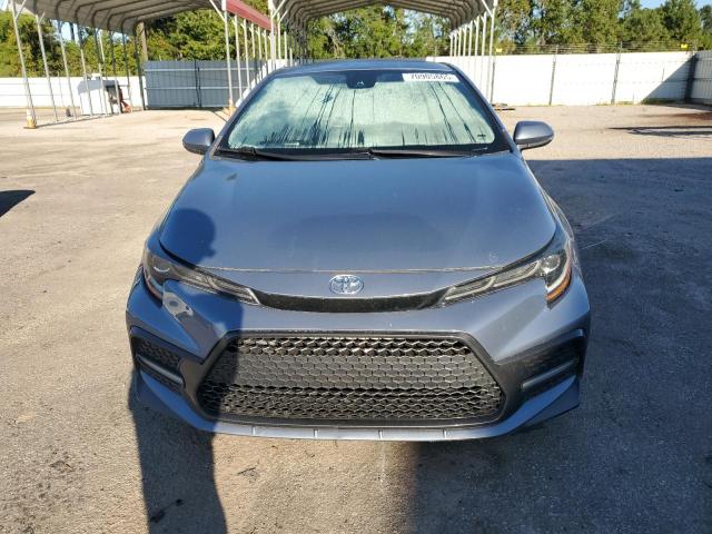 5YFM4RCEXLP049993 - 2020 TOYOTA COROLLA SE ნაცრისფერი ფოტო 5