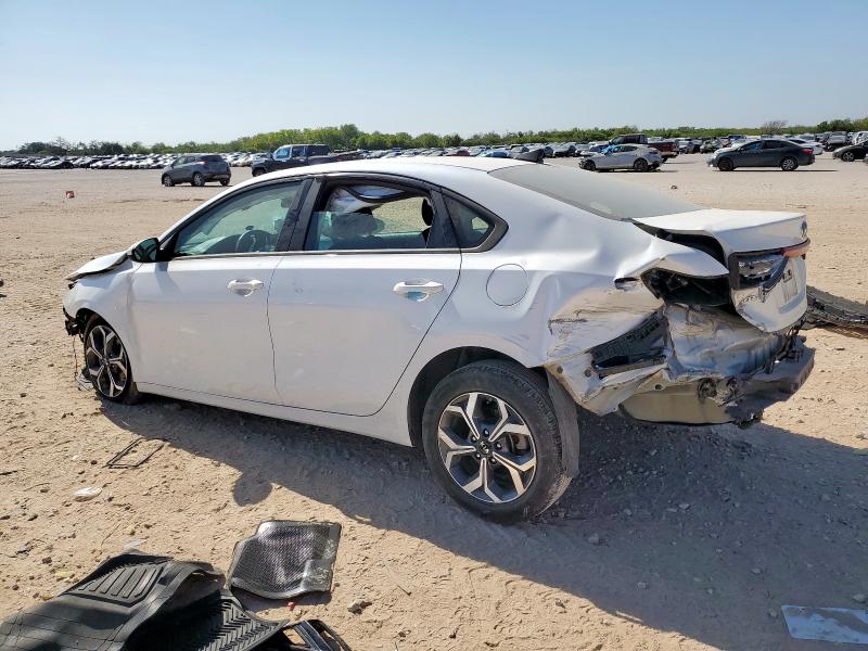 3KPF24AD6ME297771 - 2021 KIA FORTE FE WHITE photo 2