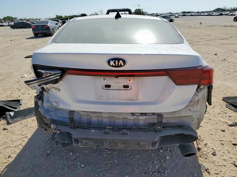3KPF24AD6ME297771 - 2021 KIA FORTE FE WHITE photo 6