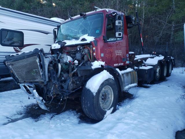 4V5K99EG2HN991192 - 2017 VOLVO VHD RED photo 2