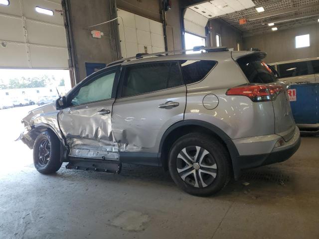 2T3BFREV0HW567977 - 2017 TOYOTA RAV4 LE 银色 照片 2